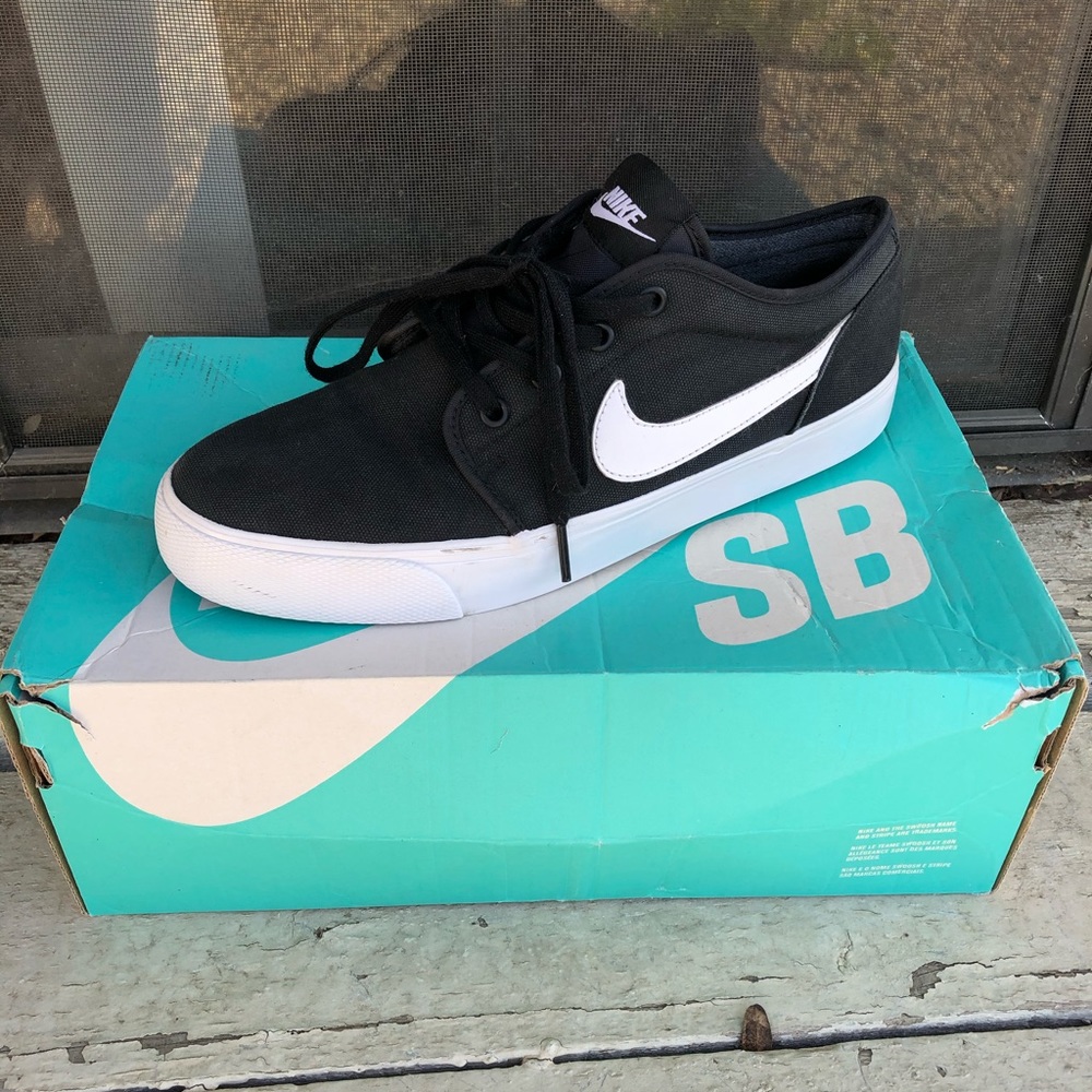Nike Shoes Toki Low